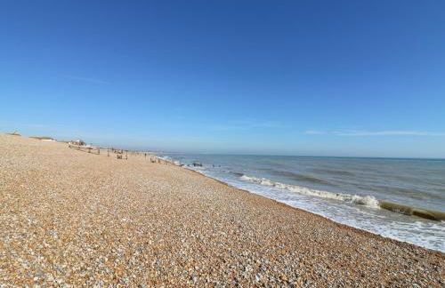 Bucket and Spades- Right on the Beach - Foto 53