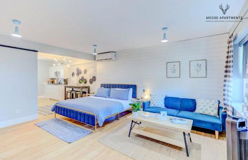 The Moose #8 - Modern Luxe Loft with King Bed & Free Parking & Wifi - Foto 1