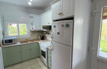 Entire villa with big garden and BBQ amenities - Foto 11