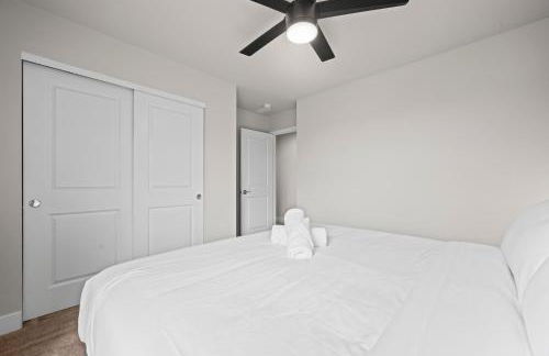 Rooftop Sunset Escape BBQ & Billiards Sleeps 8 - Foto 40