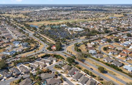 Villages Villa - Prime Location - Fenced Yard - Foto 40