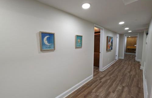 Modern Luxe Family & Groups Friendly Bungalow with Patio & Workspace - Foto 19