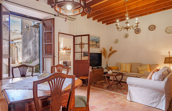 3 bedroom House in Petra with garden - Photo 3