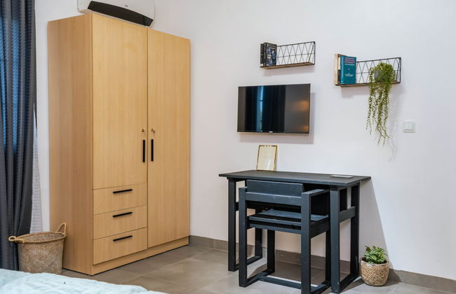 Lighthouse Signature Suites - Photo 12