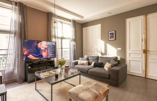 1min Walk From Champs Elysées - Avenue Montaigne - AC - Self-Checkin - Working Desk - Foto 8