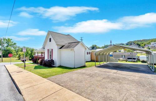 Soak n Stroll 2 State St Casino Firepit Dogs OK - Foto 48