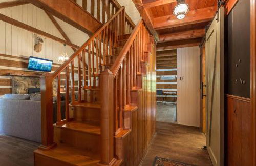 Riverfront Log Cabin Hot Tub, Mtn Views & Hottub - Foto 18