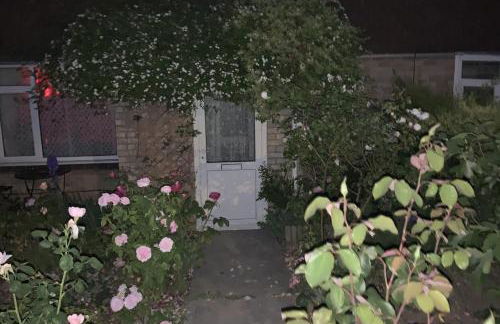 2-Bed House Sleeps 4 - Enclosed Garden - Tv & WiFi - Photo 2