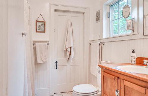 Historic Farmhouse Near Mountains and Colleges! - Foto 23