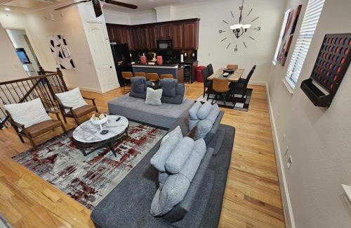 Galleria Comfort 3BR King Bed Private Jacuzzi and Garage - Foto 33