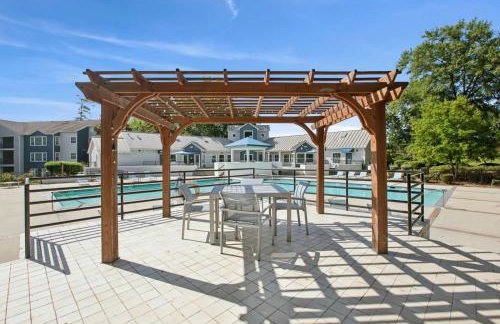 New Seasonal Comfort near USC and Riverwalk Trails - Foto 45