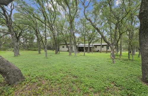 Hill Country Getaway Near San Marcos River home - Photo 31
