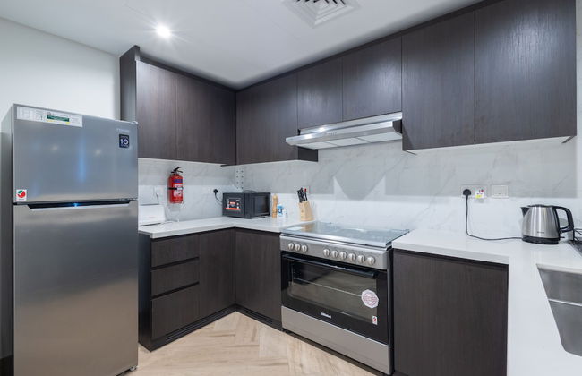 SuperHost - Chic Modern 1BR Apt Retreat with City View - Photo 11