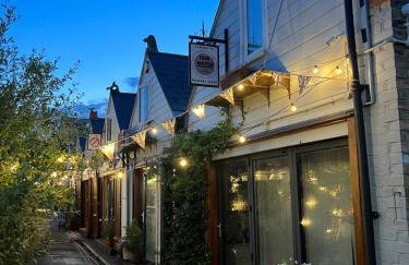 The Old Bakery - Stay in what was the dirty dusty old store rooms - Foto 3