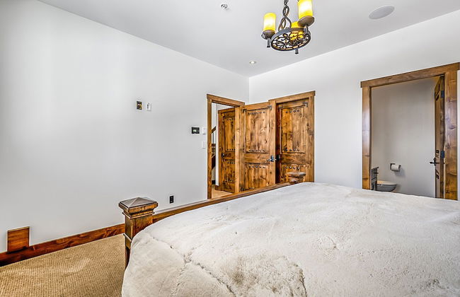 Inuksuk Lodge 4800 sq ft of Excellence - Photo 4