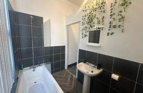 Large Spacious En-suite PLAB RECOMMENDED - Foto 9