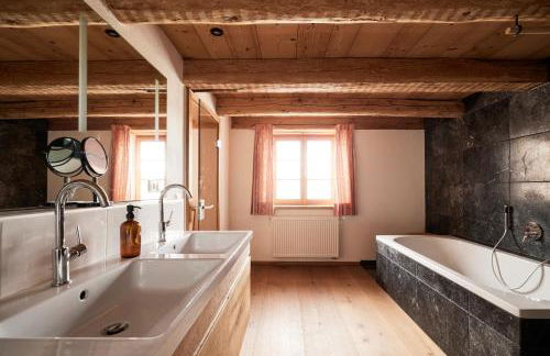 Villa Tegernsee - Exclusive Lakefront Villa with private Zirben Sauna, 4 Rooms for Family & Friends - Foto 16