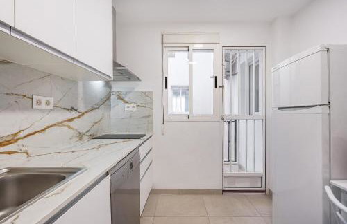 Bright Apartment In Maracena - Photo 4