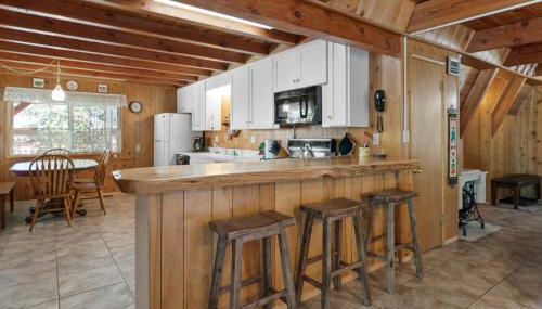 Kapers - Located in a beautiful quiet area of Big Bear Lake, walking distance to Snow Summit! - Foto 4, stove, pet friendly, minibar