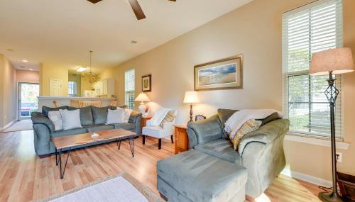 Pond Views and Community Perks Sunset Beach Condo! - Foto 3