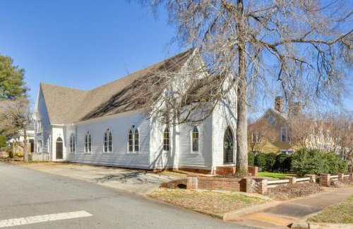 Newry Retreat in Converted Church with Shared Patio! - Foto 23