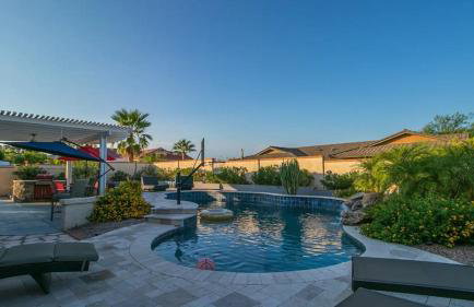 Spectacular Hilltop Home W/resort Like Backyard! - Foto 32