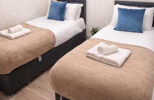 3 Bedroom Family Home with Drive & Garden near South Wimbledon - Foto 3