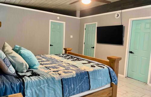 Cedar creek lake front home with Gorgeous Sunset - Foto 28