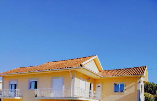 Casa com jardim privado e estacionamento no interior - Foto 2