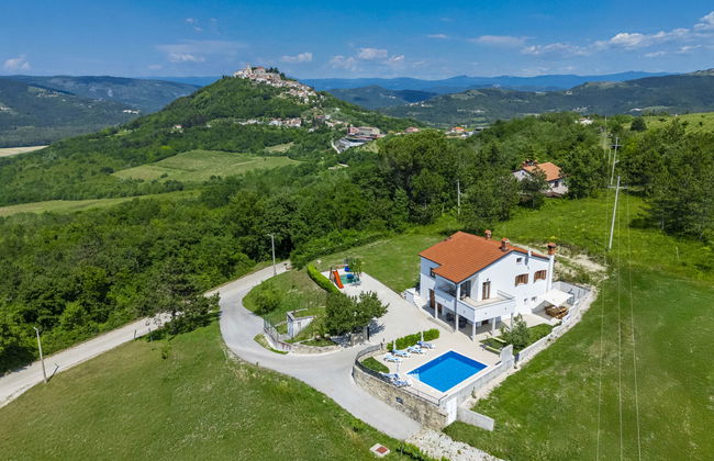 Montebello - Photo 1