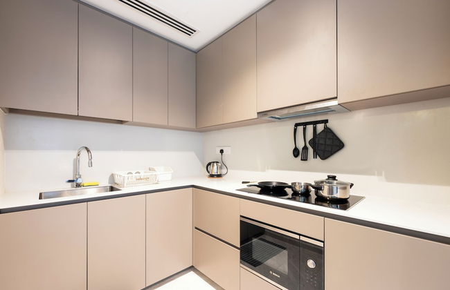 Moonway Luxury Suites At Eaton Residence - Photo 59