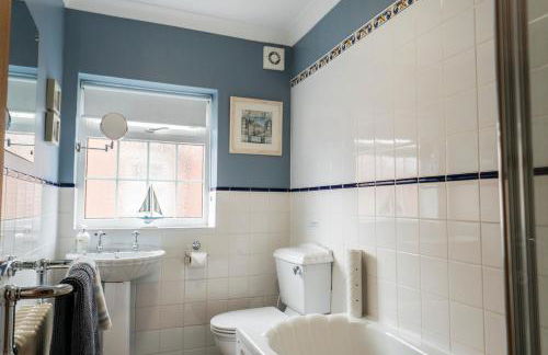 Corner Cottage - character, charm, great location. - Foto 63