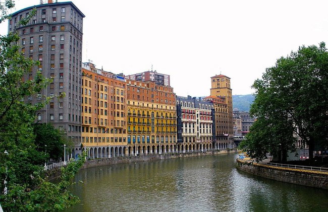 Bilbao Architecture & Culture: Guggenheim, Old Town & Market - Photo 2