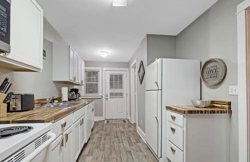 Chic 2BR Duplex Free Parking near Hospitals - Foto 3