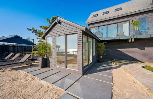 Black Swan- Beachfront Home with Year-Round Jacuzzi - Foto 30