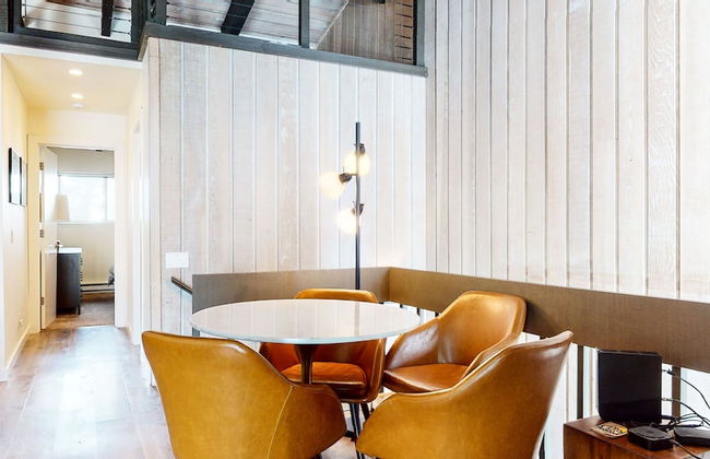 Mid Century Modern Cabin - Walk to Village! - Foto 13