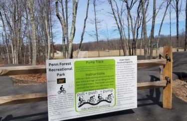 Serenity and Fun all in one in this Cozy Pocono Cabin - Foto 54