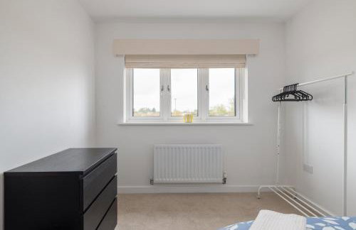 Spacious Milton Keynes Townhouse 2 Designated Parking Spaces Near Centre MK, MK Bowl, Universal Studios & Transport Links Ideal for Families & Contractors - Foto 28