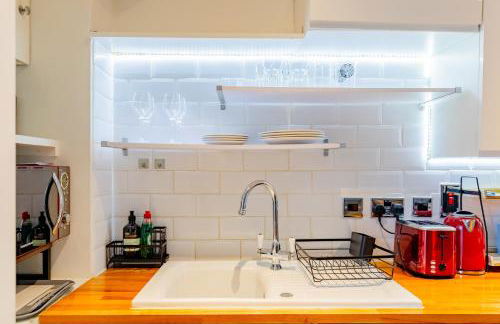 Snug 2BD Flat with Patio Heart of North London - Foto 22