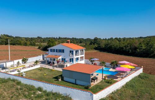 Family home with hydromassage pool & fun activities - Foto 15