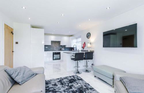Modern 1BR Apartment in Whitefield, Manchester with Private Parking - Foto 2