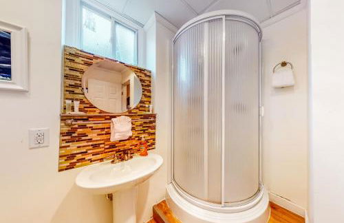 Lady and the Lake - Photo 20