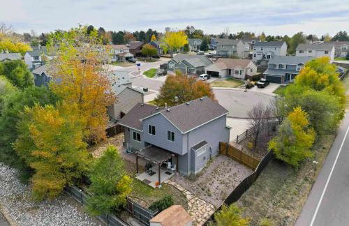 4BR w Fireplace Backyard BBQ near Peterson AFB - Foto 41