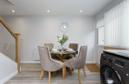 Castle View - 2 Bed Stylish Coastal Port Solent Retreat with Views! Parking, Sleeps 6 - LONG TERM STAY WINTER SPECIAL OFFER- By Blue Puffin Stays - Photo 18