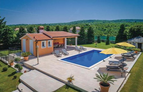 5 Bedroom Beautiful Home In Labin - Photo 16