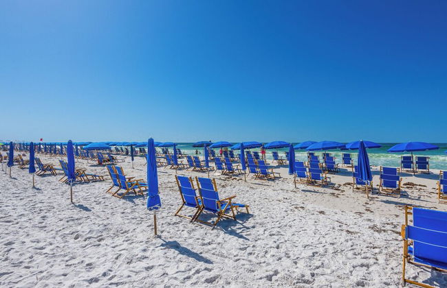 Spacious 2BR Condo w/ Partial Gulf Views, Pool, Across the Street From Beach! - Foto 49