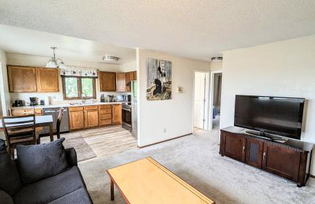 Spacious Downtown 2-bdrm Apartment - Photo 21