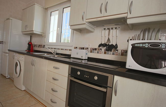 Sunny 3BR Villa w/ Endless Views & Heated Pool - Walk to Beach & Dining - Foto 10