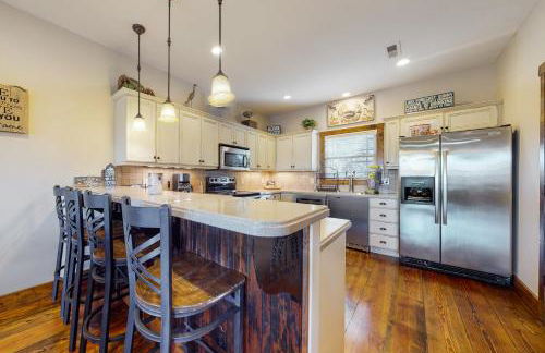 Spacious Lakeview Townhouse Sleeps 8 Deck Grill - Foto 9