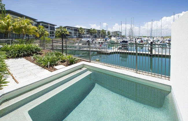 Blue on Blue Apartment 914 - Photo 1